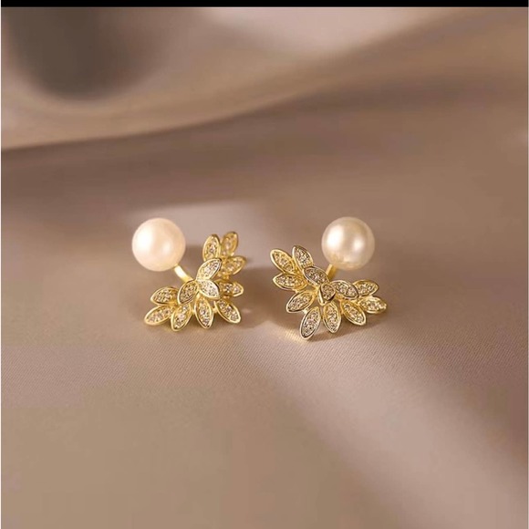 Simple Leaf Shape Faux Pearl Ear Jacket Earrings - Picture 4 of 7